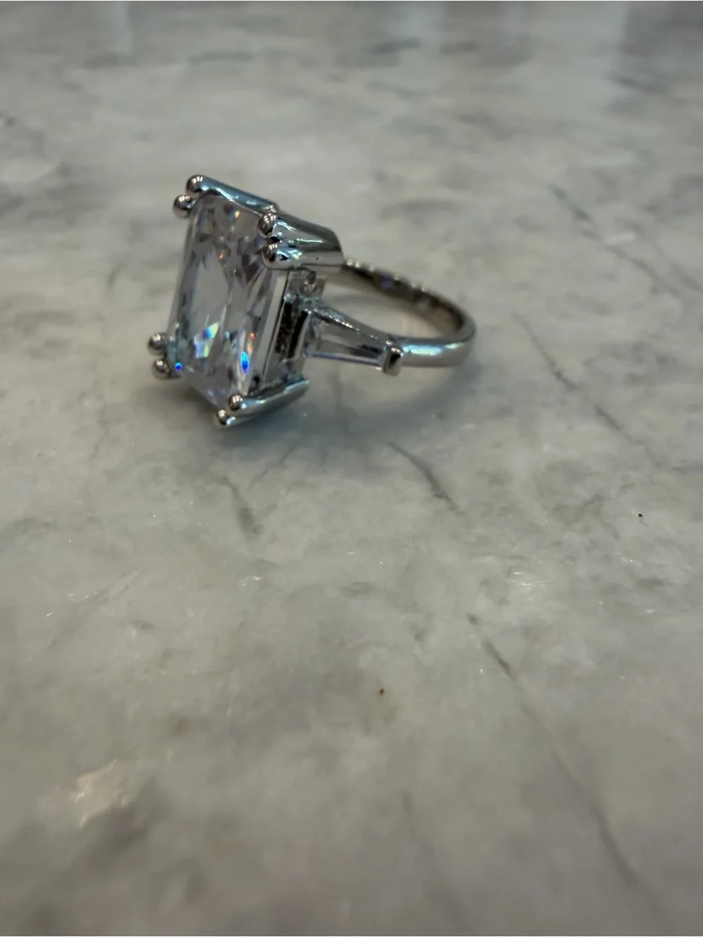 Silver 9ct Ring with Emerald-Cut Clear Stone